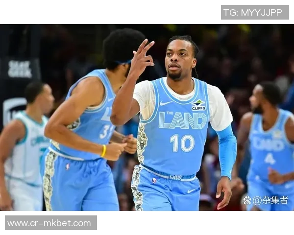 双塔联手展现统治力小莫布里与阿伦合砍32分21篮板8助攻助球队取胜