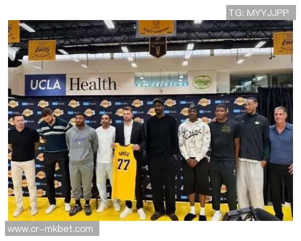 湖人全队狂飙120分东詹组合联手贡献百分精彩表现引发热议