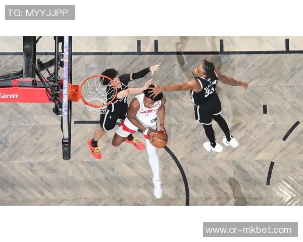 鲍威尔三分球狂轰34分坚定信念与队友教练共谋胜利目标